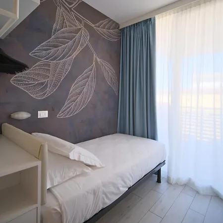 מלון Amburgo 3*