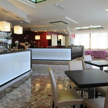 Amburgo 3* Μπιμπιόνε