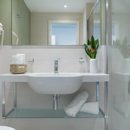 Ξενοδοχείο Amburgo 3*